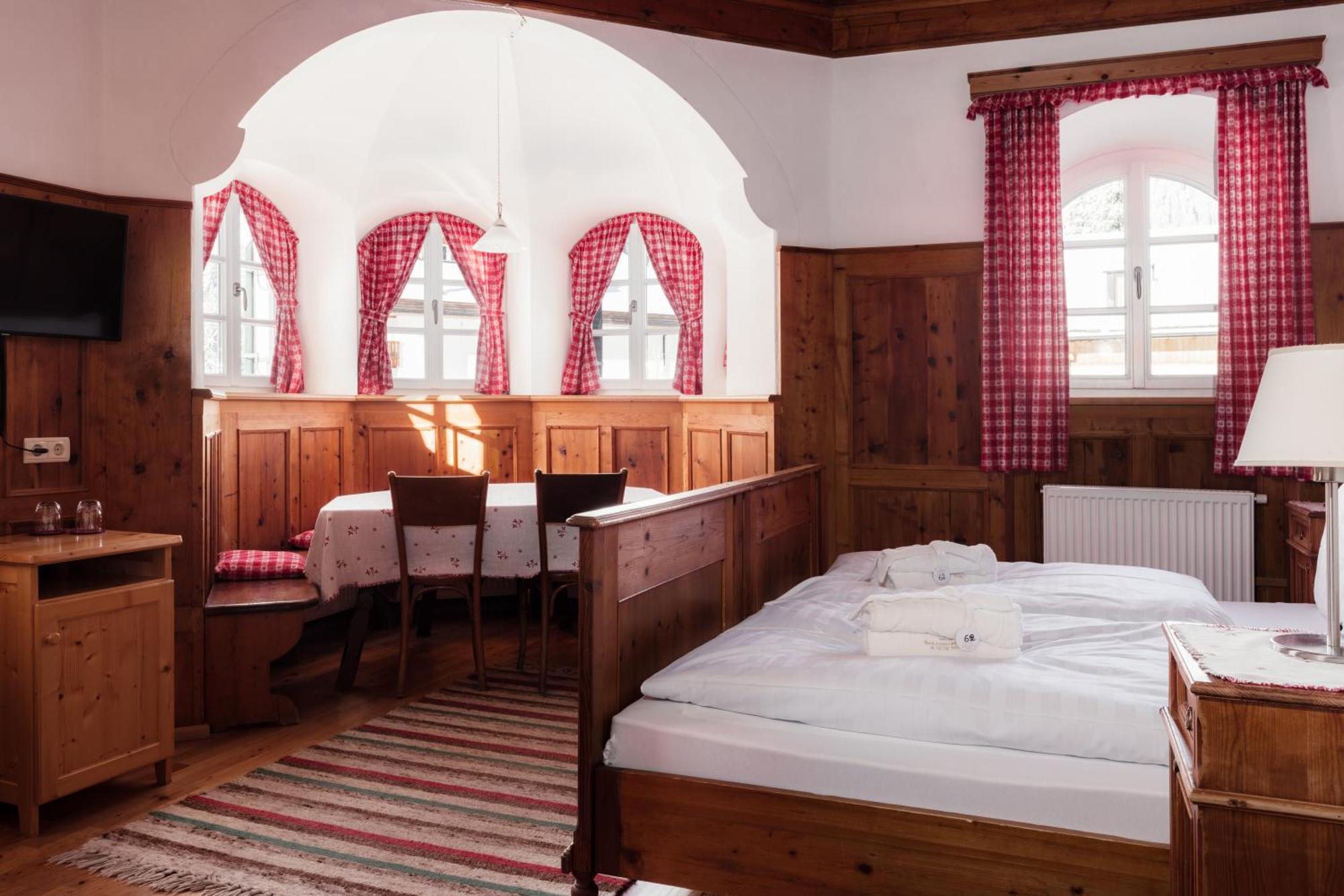 Hotel Dolomitenhof & Chalet Alte Post Сесто Экстерьер фото