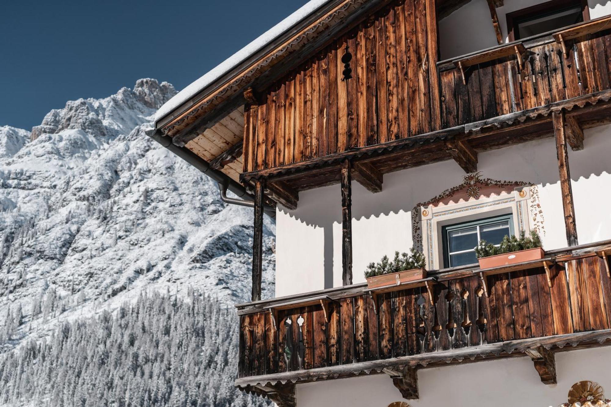 Hotel Dolomitenhof & Chalet Alte Post Сесто Экстерьер фото